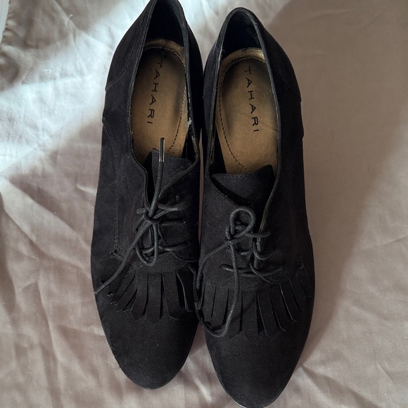 TAHARI Kiltie Women's Lace-Up Heels - Picture 5 of 8